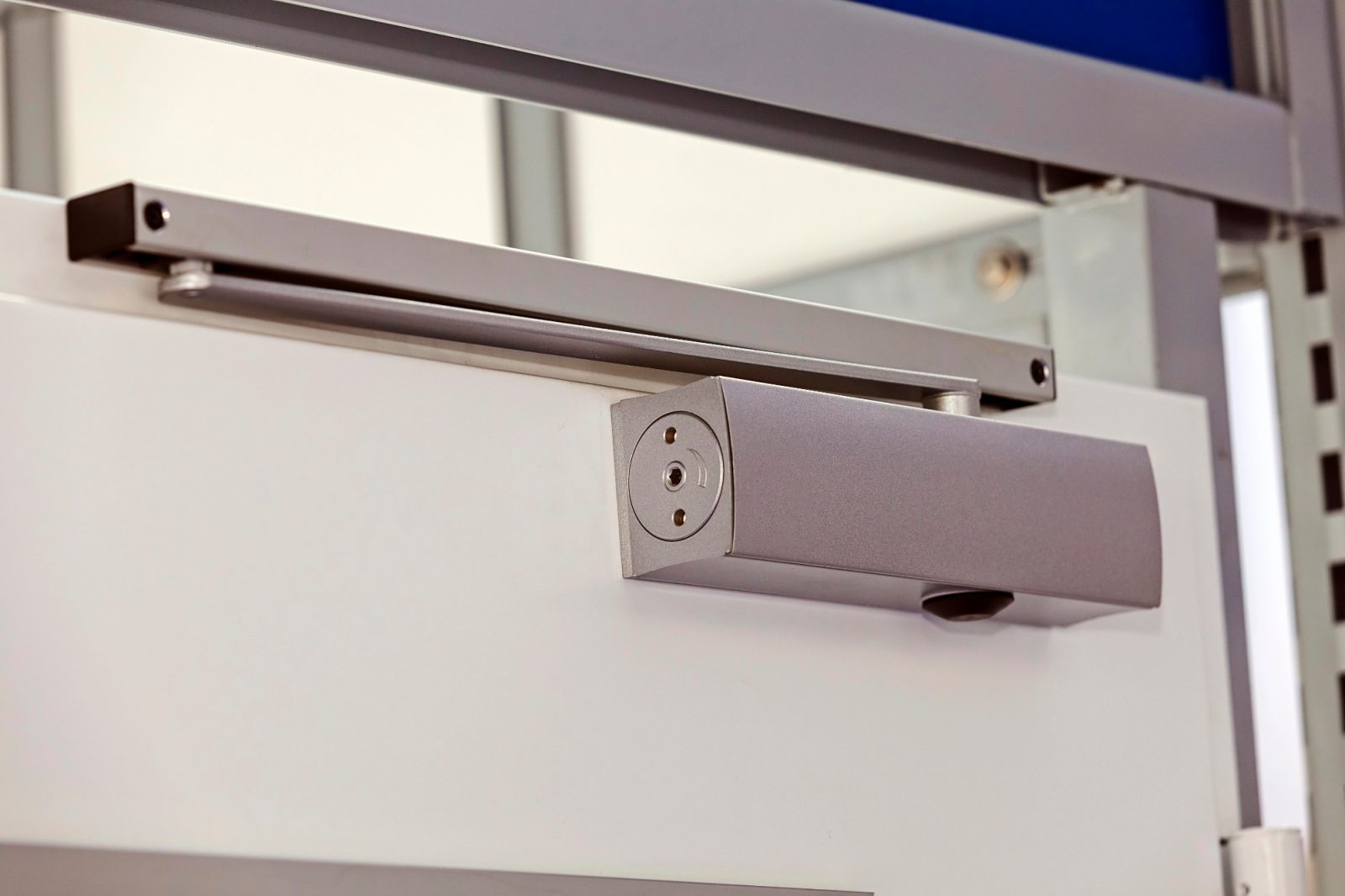 Nihajna vrata lahko prinesejo prav poseben vtis