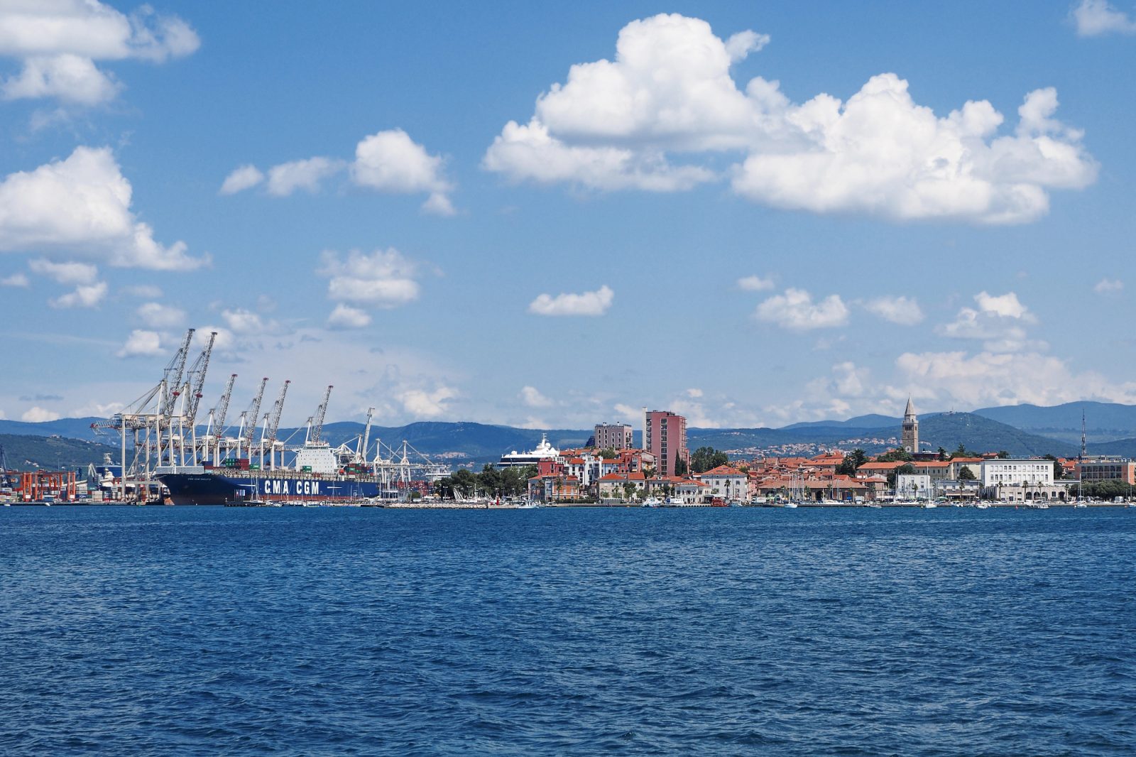 Študenti logistike in Luka Koper na dnevu odprtih vrat