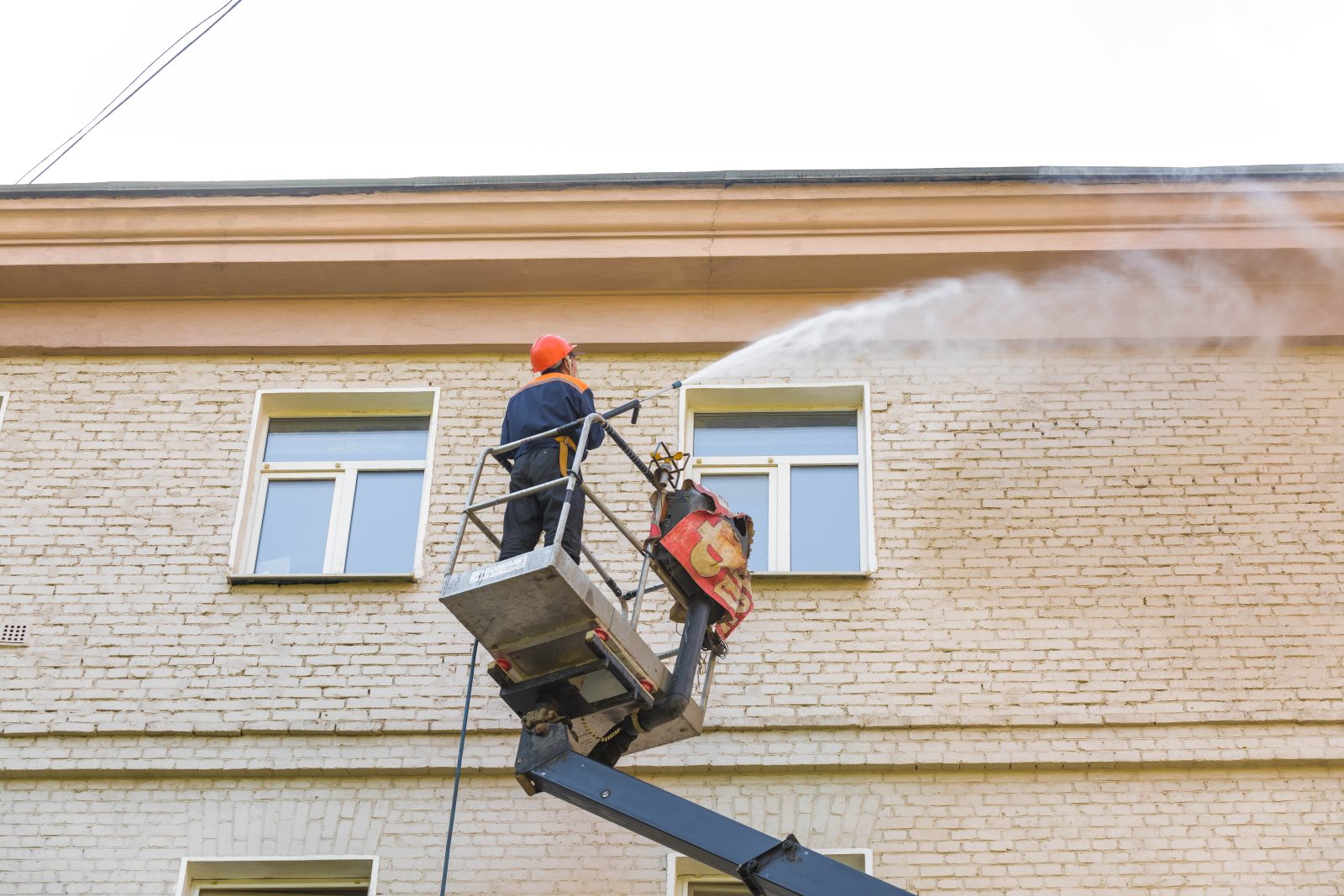 Strokovno čiščenje fasad podaljšuje življenjsko dobo